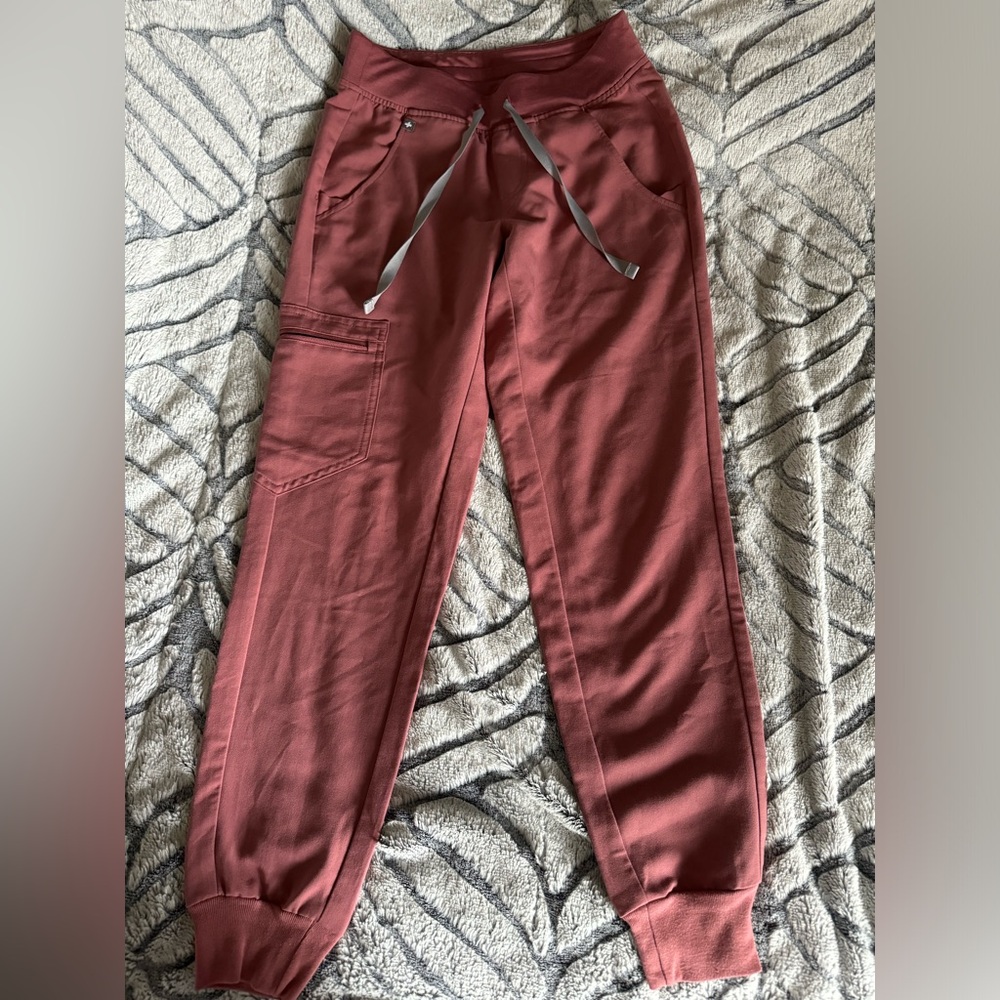 Figs scrub jogger pants. XXS petite. Mauve color